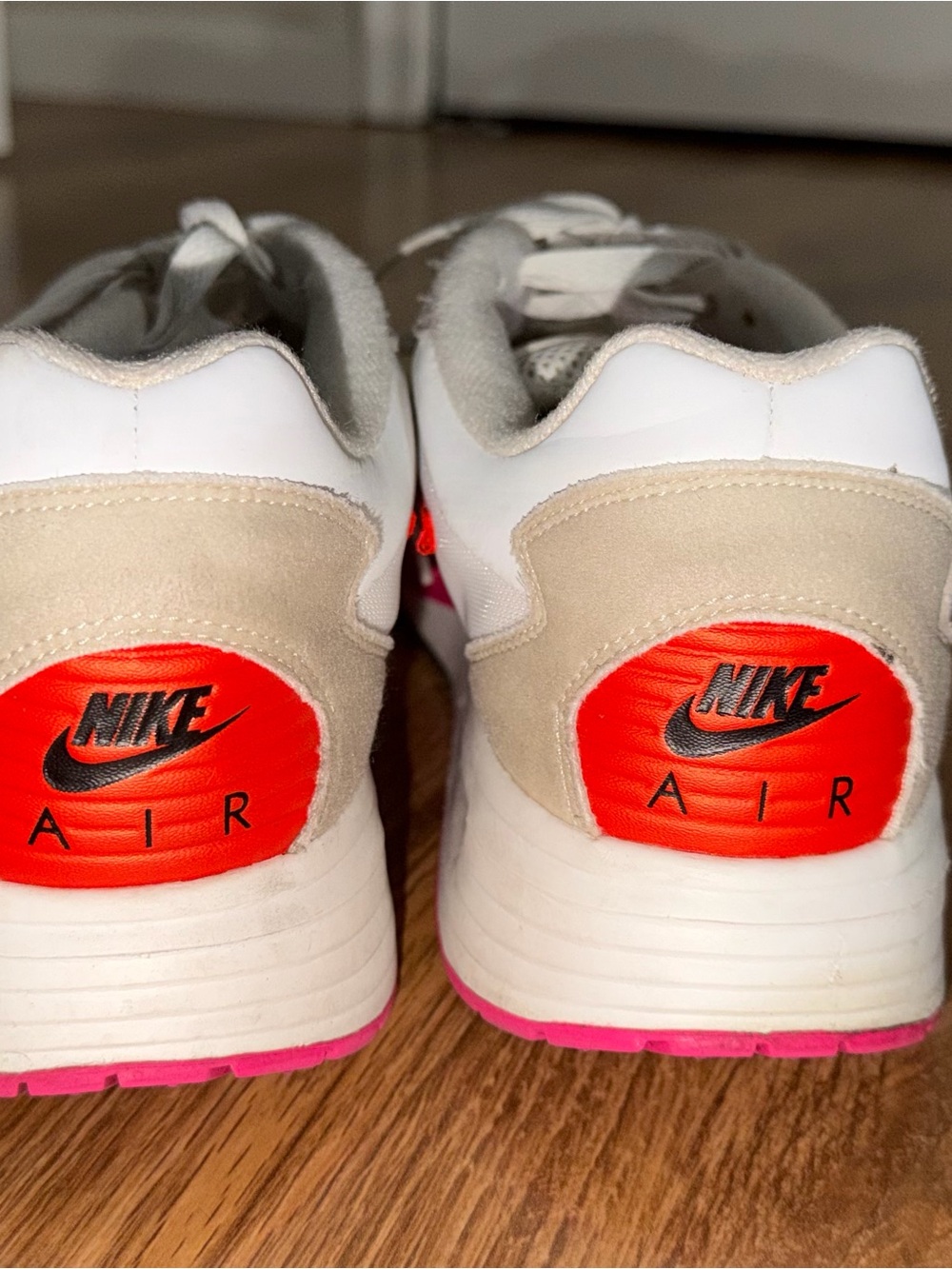Nike Air Max Women’s White & Pink Sneakers - Picture 6 of 9